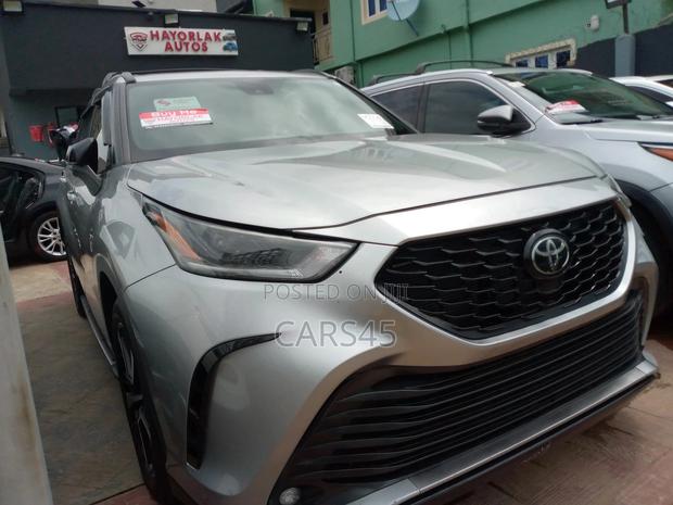 Toyota Highlander 2022 Gray