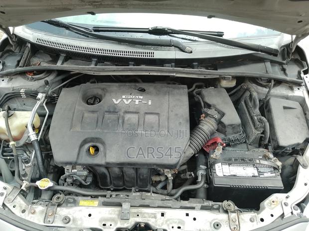 Toyota Corolla 2011 Silver