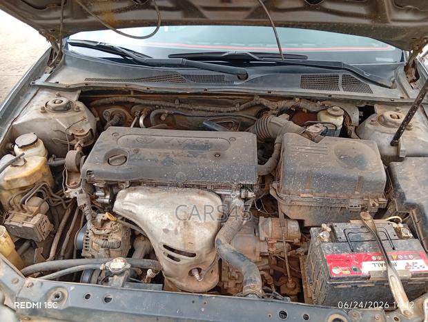 Toyota Camry 2005 Gray
