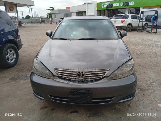 Toyota Camry 2005 Gray