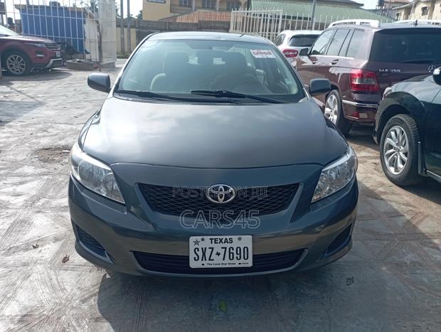 Toyota Corolla 2010 Gray