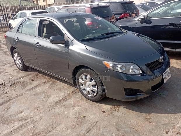 Toyota Corolla 2010 Gray