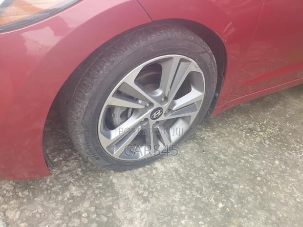 Hyundai Elantra Limited Sedan FWD (2.0L 4cyl 6A) 2017 Red