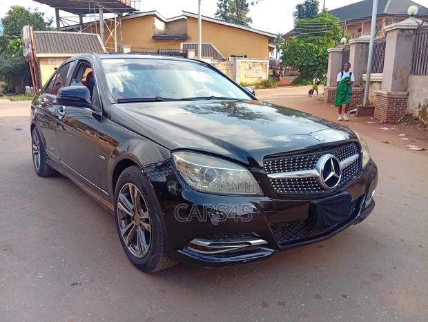 Mercedes-Benz C300 2009 Black