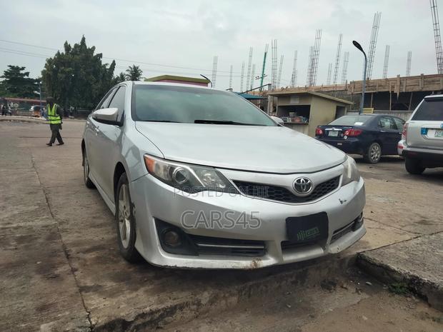 Toyota Camry 2012 Silver