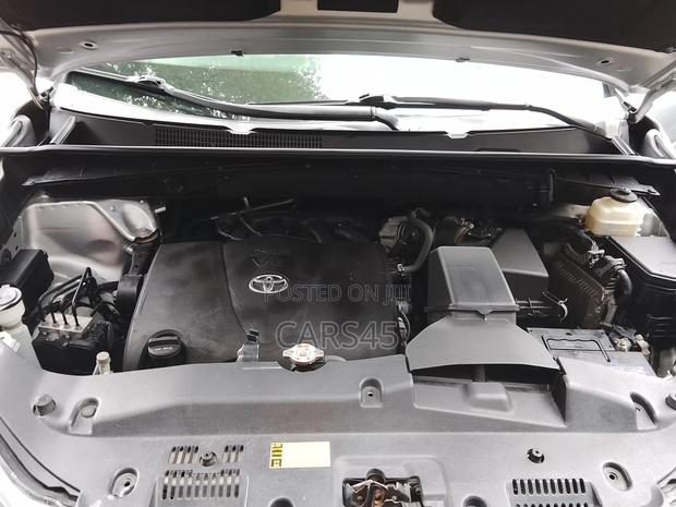 Toyota Highlander LE 4x4 V6 (3.5L 6cyl 8A) 2018 Silver