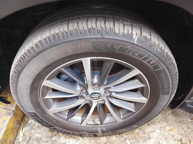 Toyota Highlander LE 4x4 V6 (3.5L 6cyl 8A) 2018 Silver