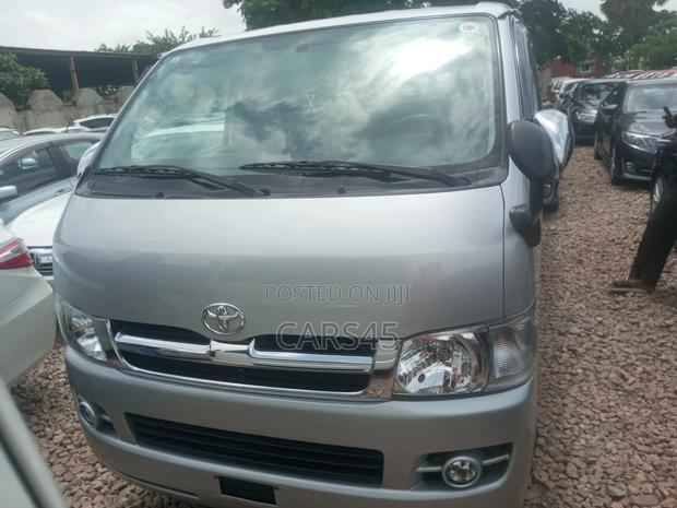 Toyota HiAce 2010 Silver