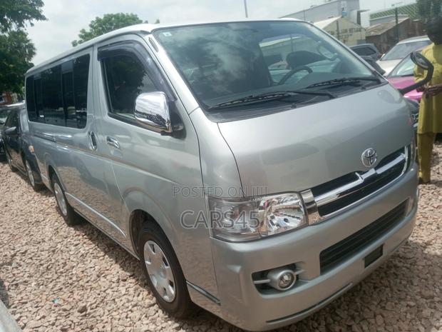 Toyota HiAce 2010 Silver