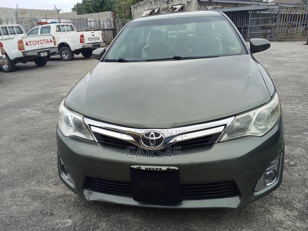Toyota Camry SE 4dr Sedan (2.5L 4cyl 6A) 2012 Green