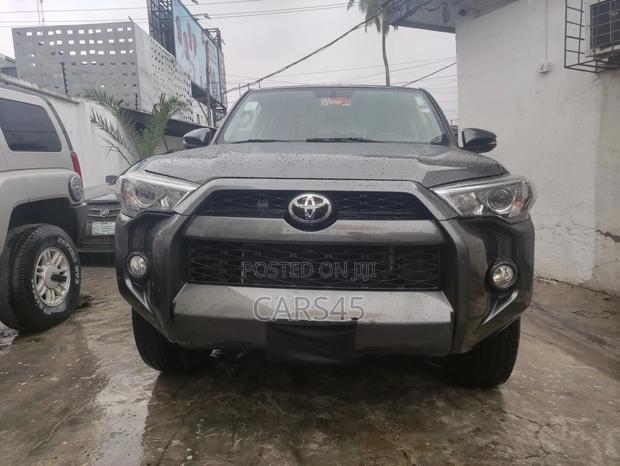 Toyota 4-Runner SR5 4x4 Premium 2019 Gray