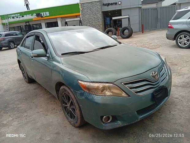 Toyota Camry 2010 Green