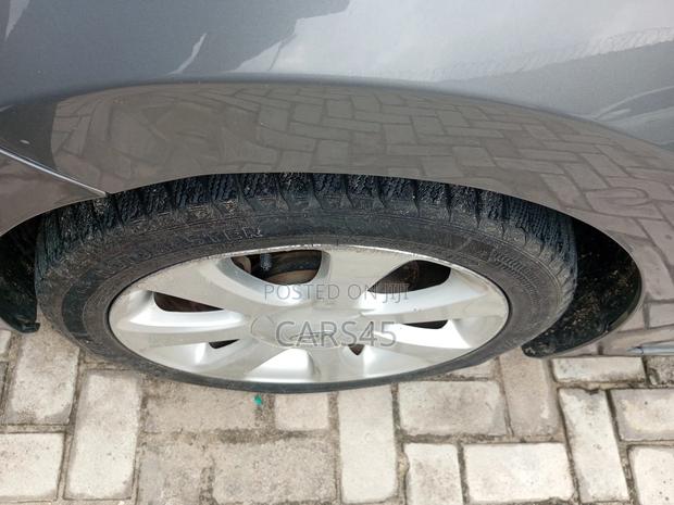 Hyundai Elantra Limited Sedan FWD (1.8L 4cyl 6A) 2013 Gray