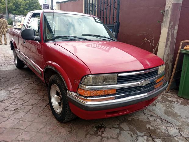 Chevrolet S-10 1998 Red