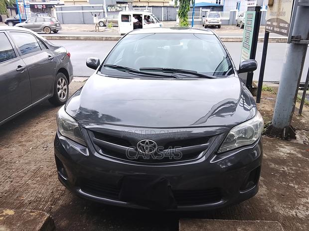 Toyota Corolla L 4dr Sedan (1.8L 4cyl 5M) 2012 Gray