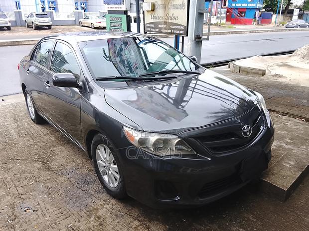Toyota Corolla L 4dr Sedan (1.8L 4cyl 5M) 2012 Gray