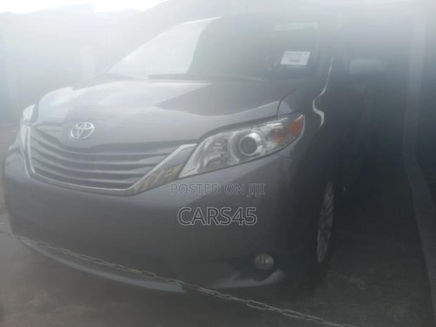 Toyota Sienna 2016 Gray