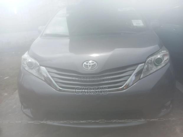 Toyota Sienna 2016 Gray