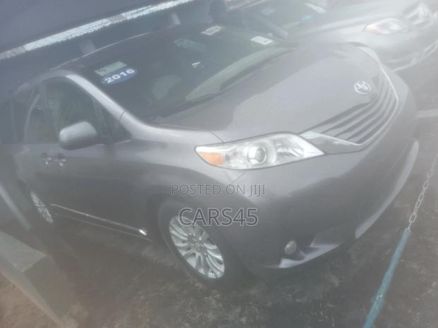 Toyota Sienna 2016 Gray