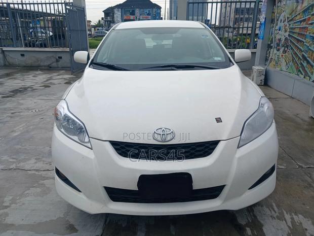 Toyota Matrix S Hatchback AWD (2.4L 4cyl 4A) 2011 White
