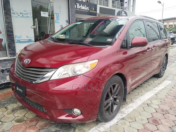 Toyota Sienna 2012 Red