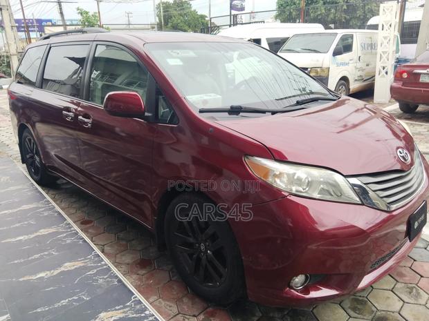 Toyota Sienna 2012 Red