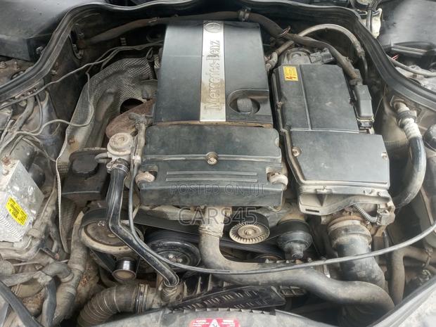 Mercedes-Benz E200 2002 Blue