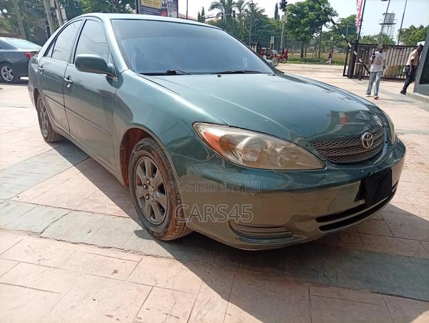 Toyota Camry 2004 Gray