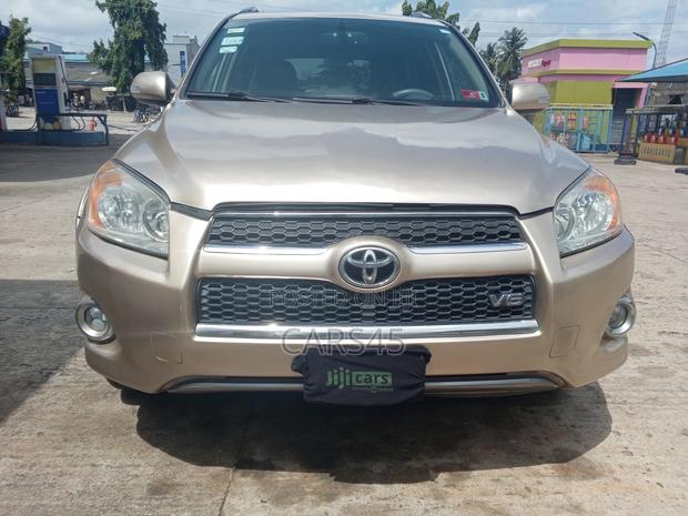 Toyota RAV4 2009 Gold
