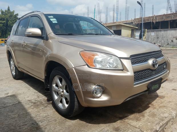 Toyota RAV4 2009 Gold
