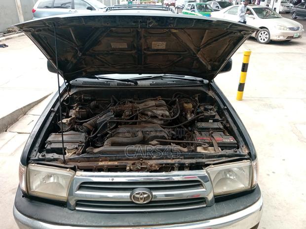 Toyota 4-Runner 2000 Black