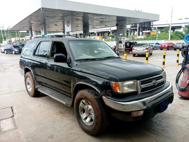 Toyota 4-Runner 2000 Black