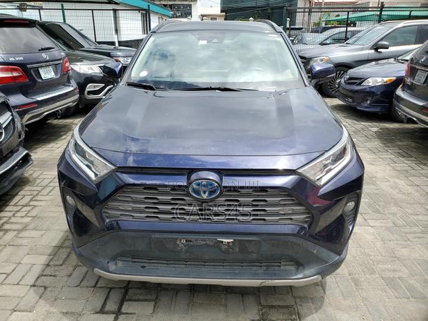 Toyota RAV4 2019 Blue