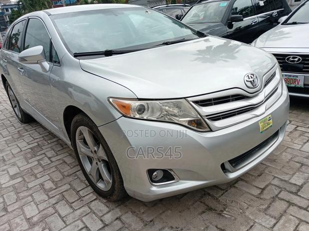 Toyota Venza XLE 4dr Wagon AWD (3.5L 6cyl 6A) 2015 Silver