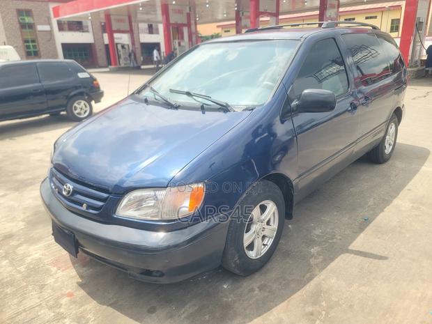 Toyota Sienna 2003 Blue