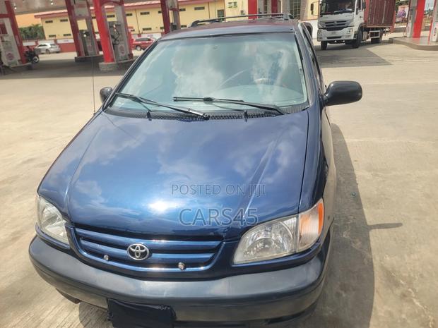 Toyota Sienna 2003 Blue