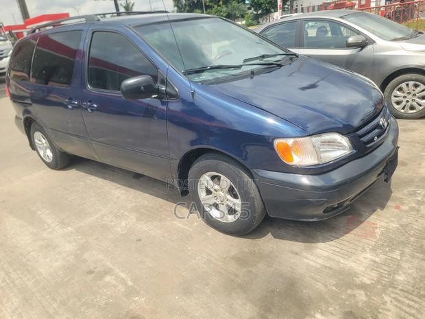 Toyota Sienna 2003 Blue