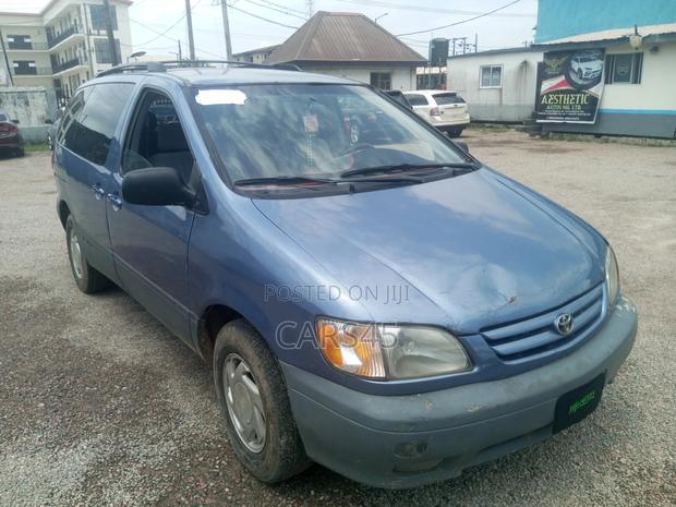 Toyota Sienna 2001 Blue
