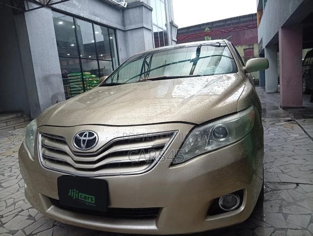 Toyota Camry 2010 Gold