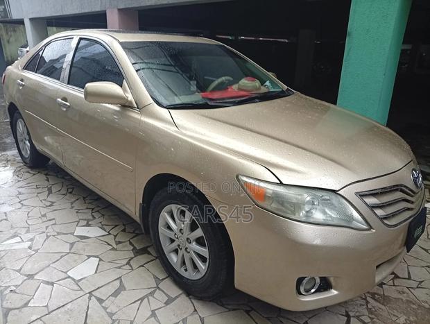 Toyota Camry 2010 Gold