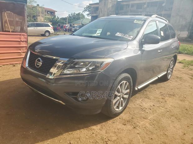 Nissan Pathfinder SV 4x4 2013 Black