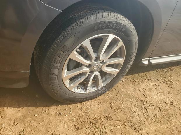 Nissan Pathfinder SV 4x4 2013 Black