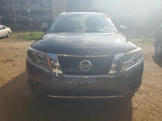 Nissan Pathfinder SV 4x4 2013 Black
