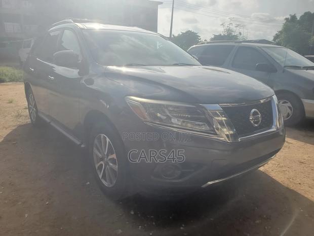 Nissan Pathfinder SV 4x4 2013 Black