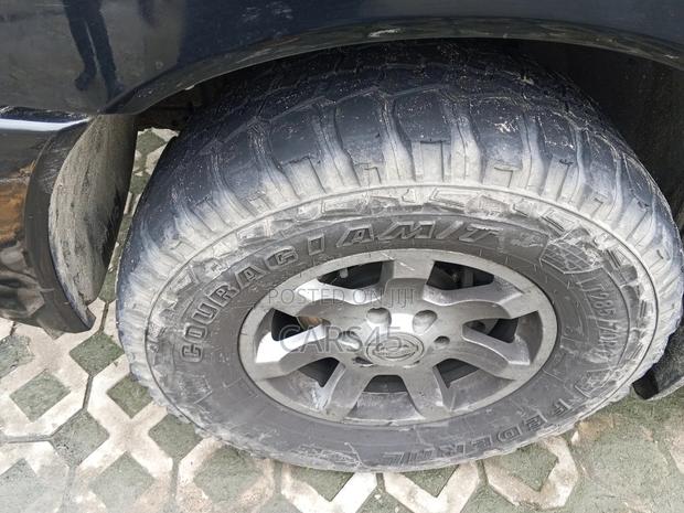 Nissan Titan Crew Cab LE 4WD 2005 Black