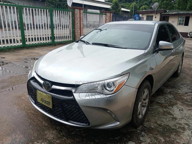 Toyota Camry 2016 Silver