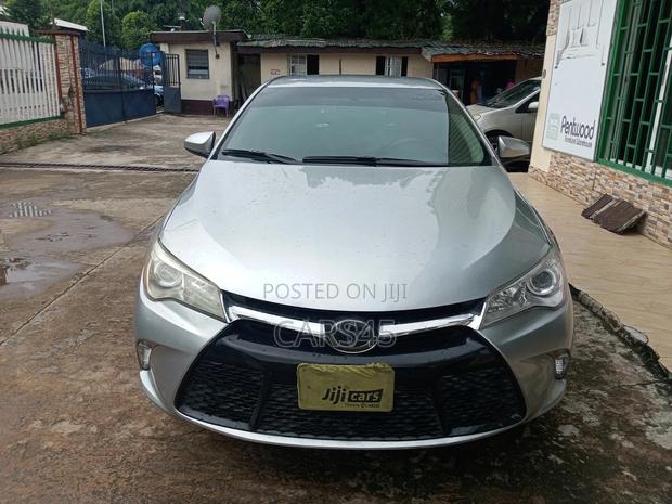 Toyota Camry 2016 Silver