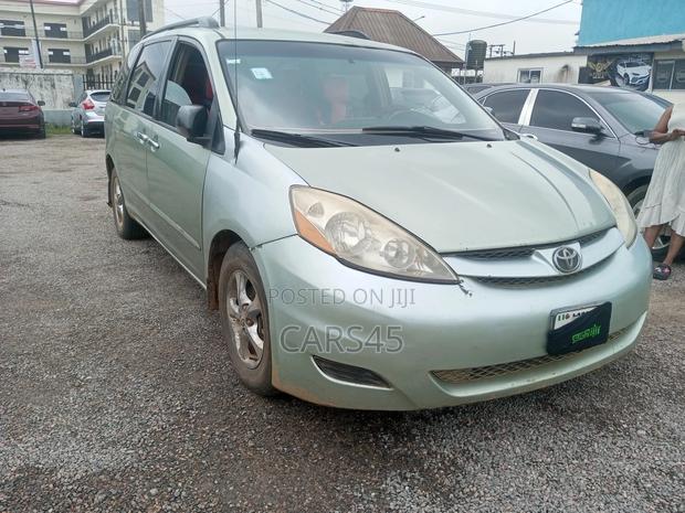 Toyota Sienna 2007 Blue