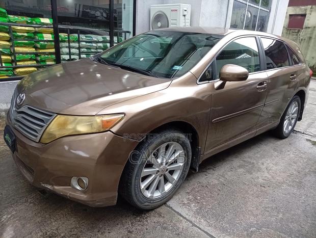 Toyota Venza 2010 Gold
