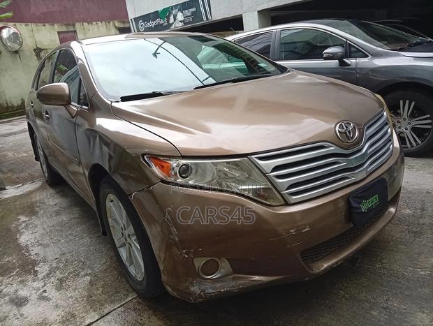 Toyota Venza 2010 Gold
